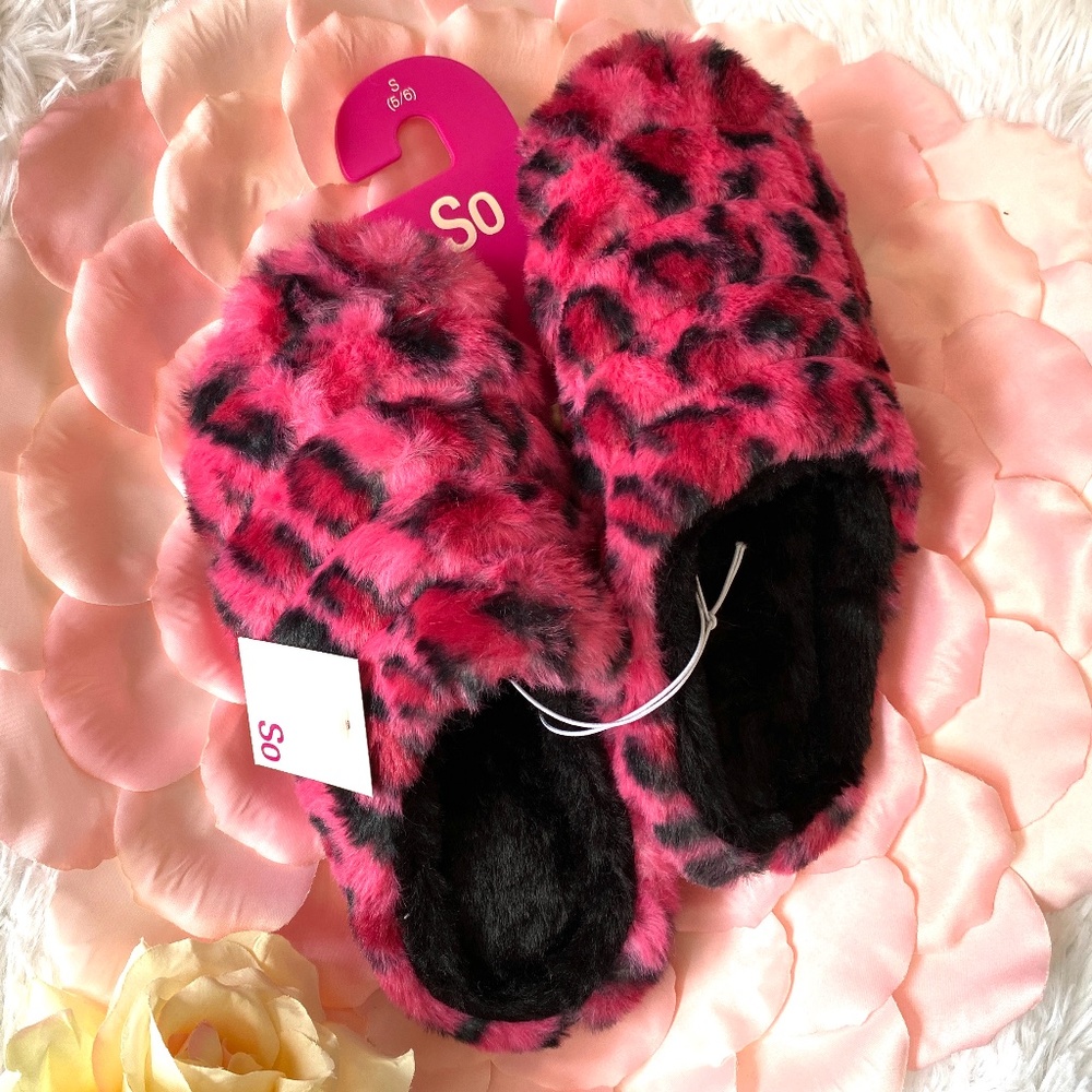 Pink leopard print fuzzy slippers. New with tags.